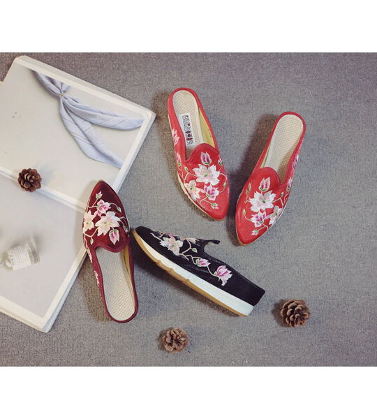 Chinese Embroidered Ladies Shoes
