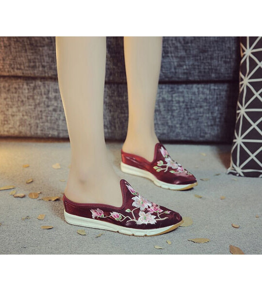 Chinese Embroidered Ladies Shoes