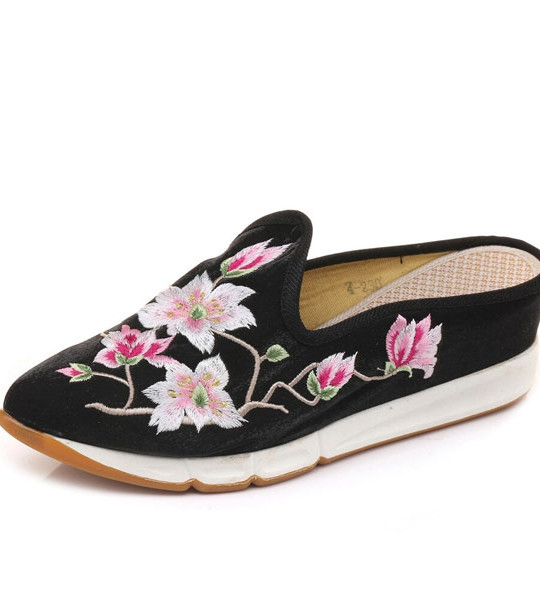 Chinese Embroidered Ladies Shoes
