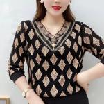 Office Lady Fashion Wave Printed Leaf T-shirt – Lace Spliced Embroidery Pearl Three-Dimensional Decoration V-Neck Pullover Women.