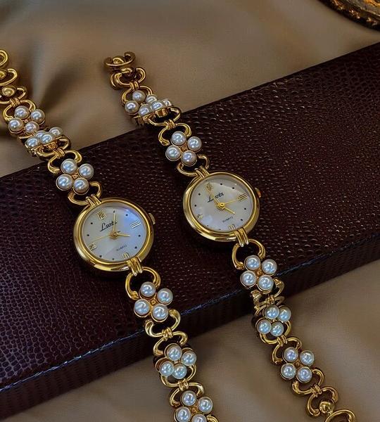 Golden French New Classy Pearl Inlaid Luxury Retro Elegant Women's Watch – Round Pearl Mother Dial 30m Waterproof Daily Party Wrist Gift.
